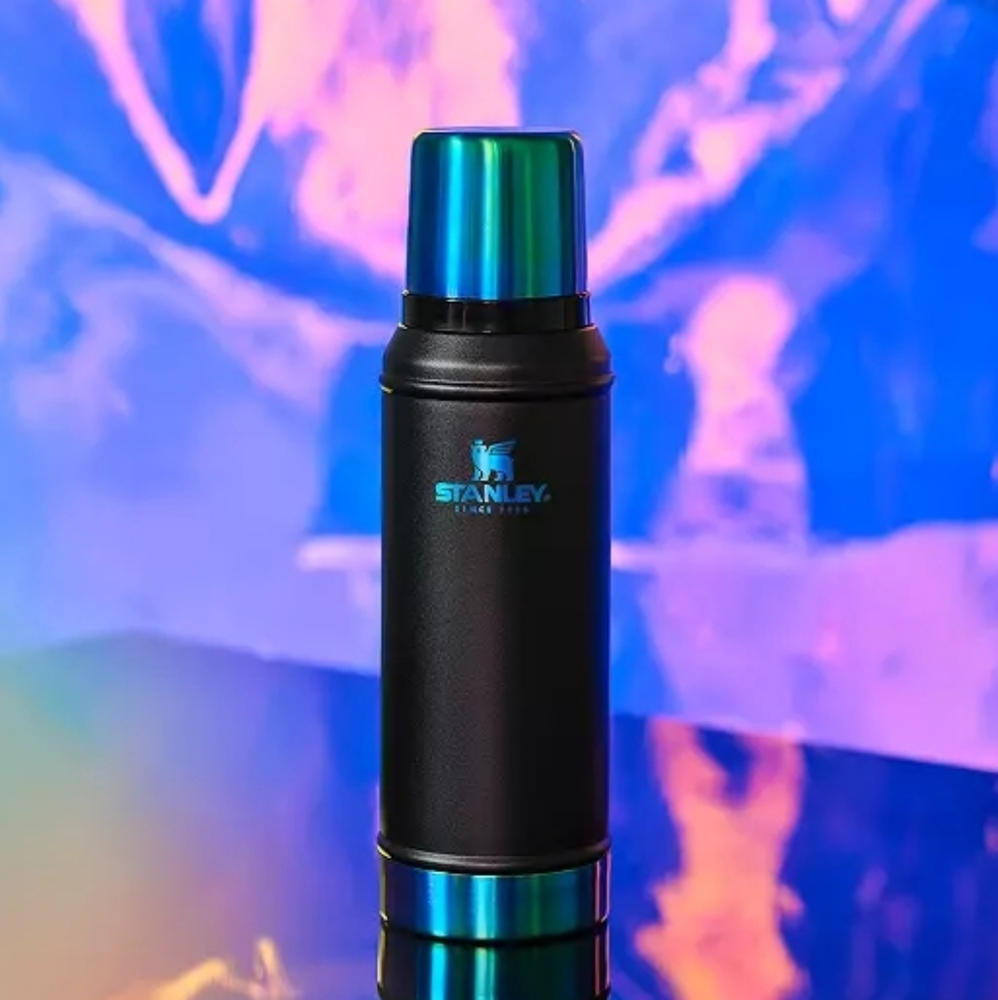 1.0 Quart Stanley Iridescent Black Classic Legendary Bottle